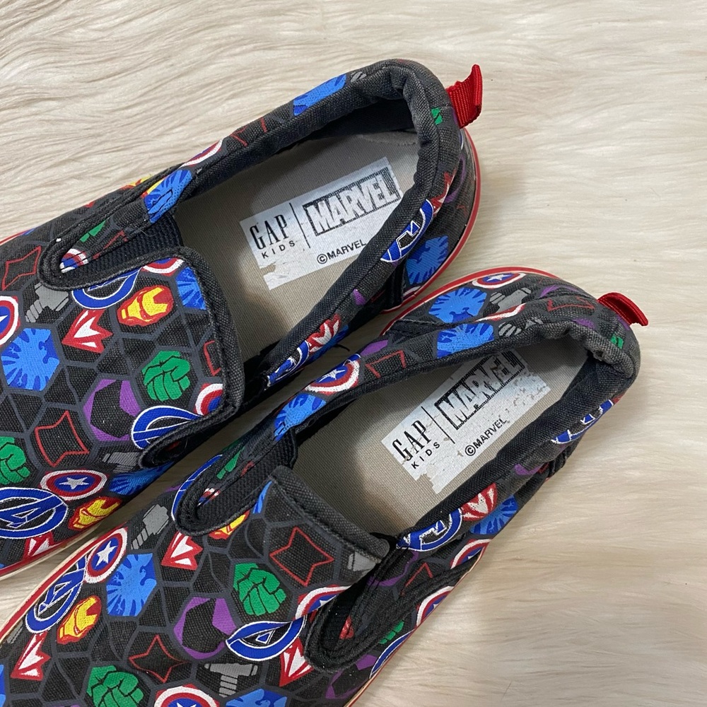 GAP Kids Marvel Avengers Print Slip On Sneakers - Picture 7 of 10